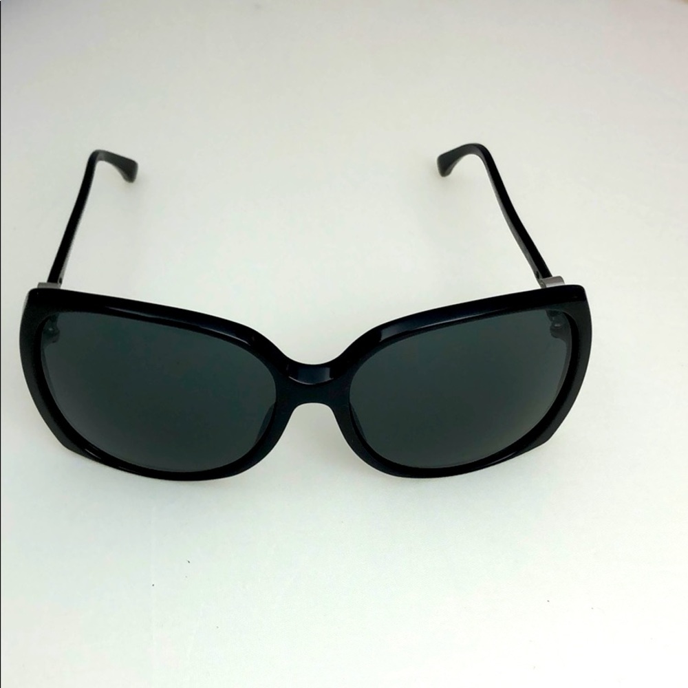 CHANEL Polished Black Sunglasses